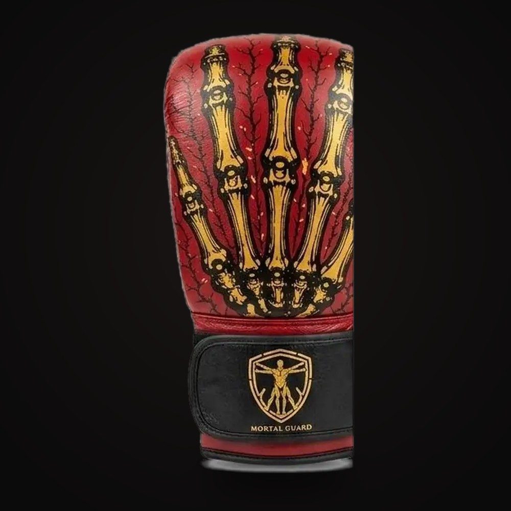Gants de boxe MG1 Mortal Guard — jointures, cuir rouge, main squelettique dorée, poignet noir